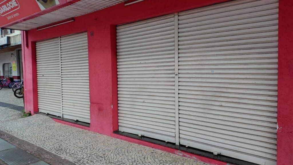 Conserto de Porta de Aço em Caraguatatuba | REPARO